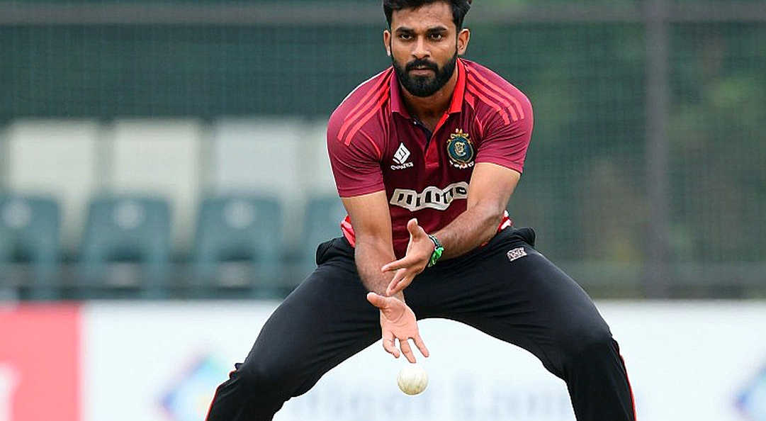 নয় উইকেটের ব্যবধান যতটা বলে, প্রসাদের একটি বাক্য তার চেয়ে বেশি বলে